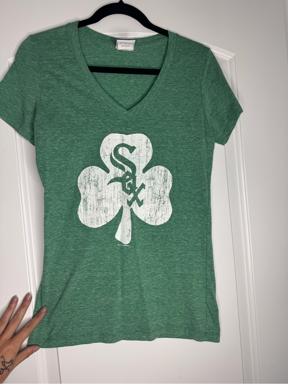 Genuine Merchandise Women's Green V-Neck Chicago White Sox Shamrock Tee
